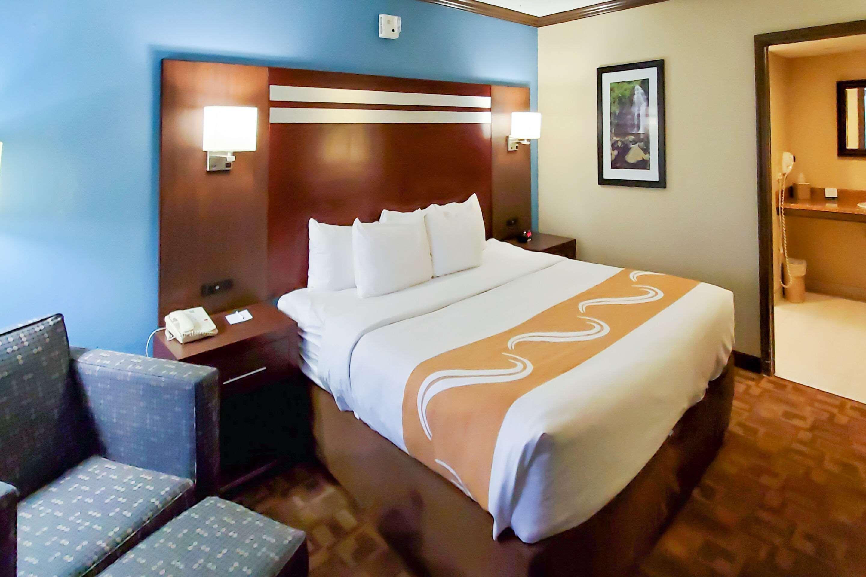 Quality Inn & Suites Quakertown-Allentown Экстерьер фото