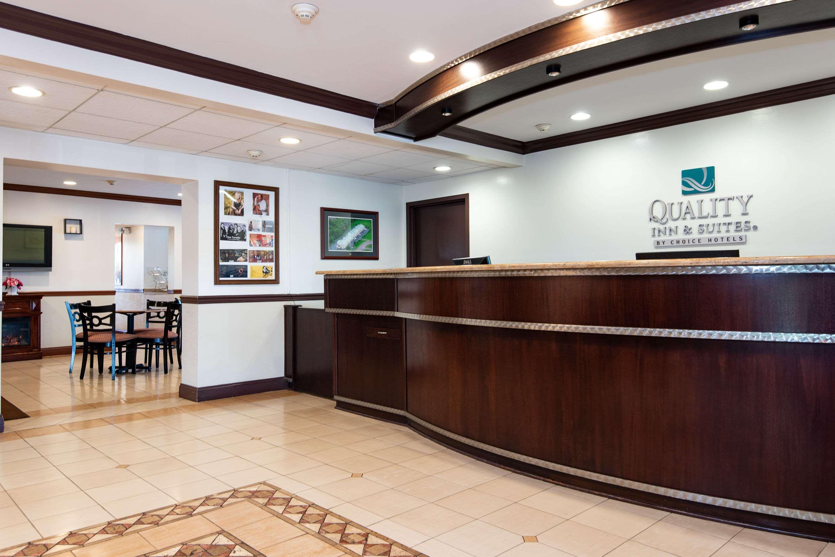 Quality Inn & Suites Quakertown-Allentown Экстерьер фото