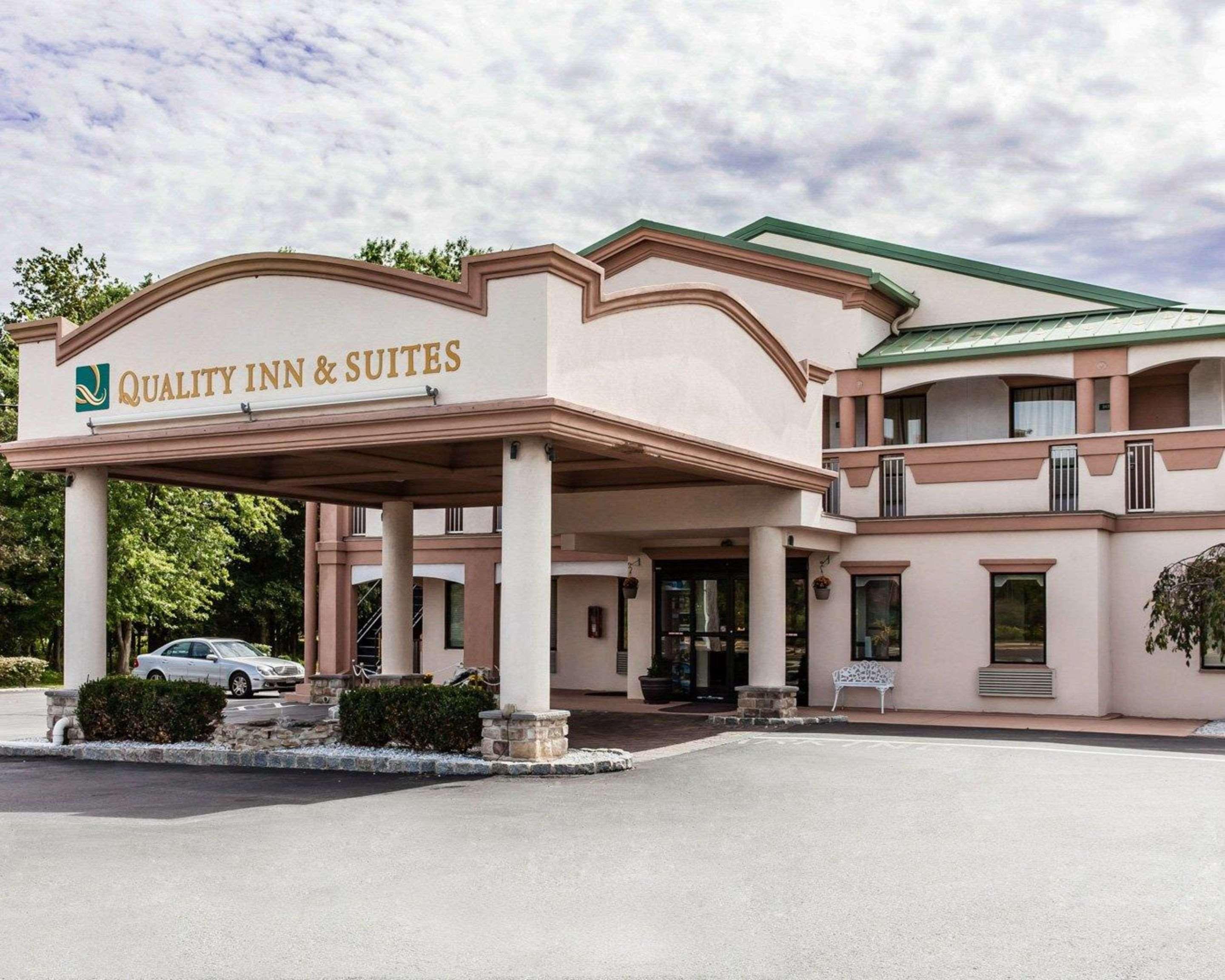 Quality Inn & Suites Quakertown-Allentown Экстерьер фото