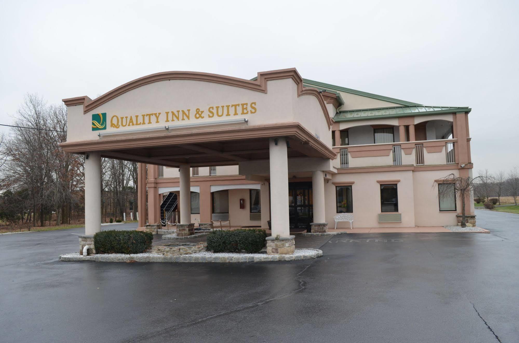 Quality Inn & Suites Quakertown-Allentown Экстерьер фото